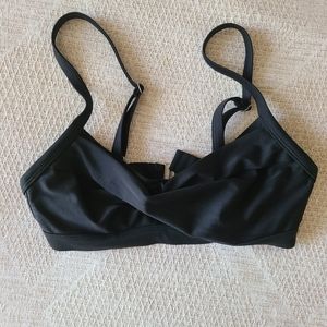 Athleta Twister Bikini Swim Top Black Unde…